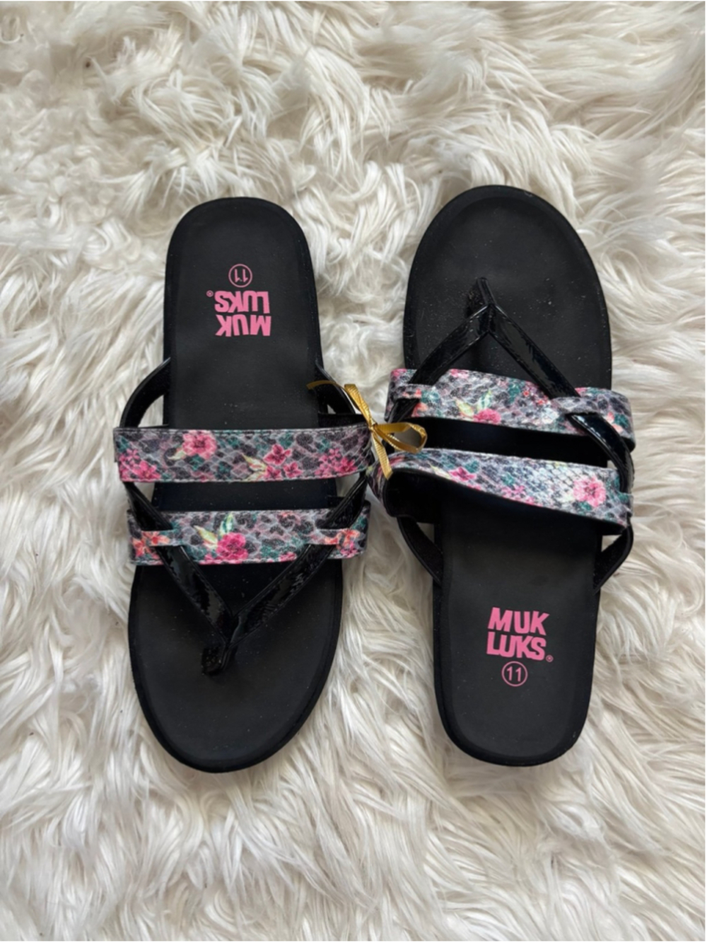 Muk Luks NWT new size 11 floral memory foam sandal beach vacation